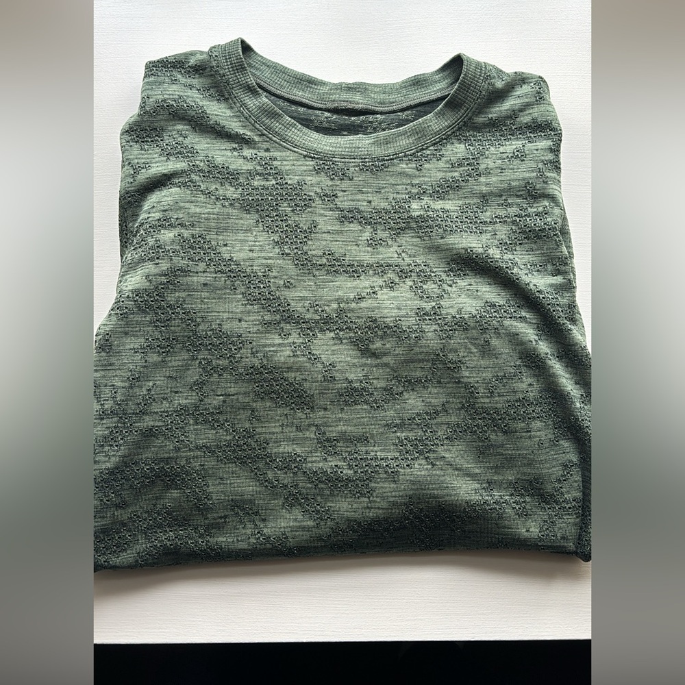 Lululemon Women’s Athletic Camo Shitt